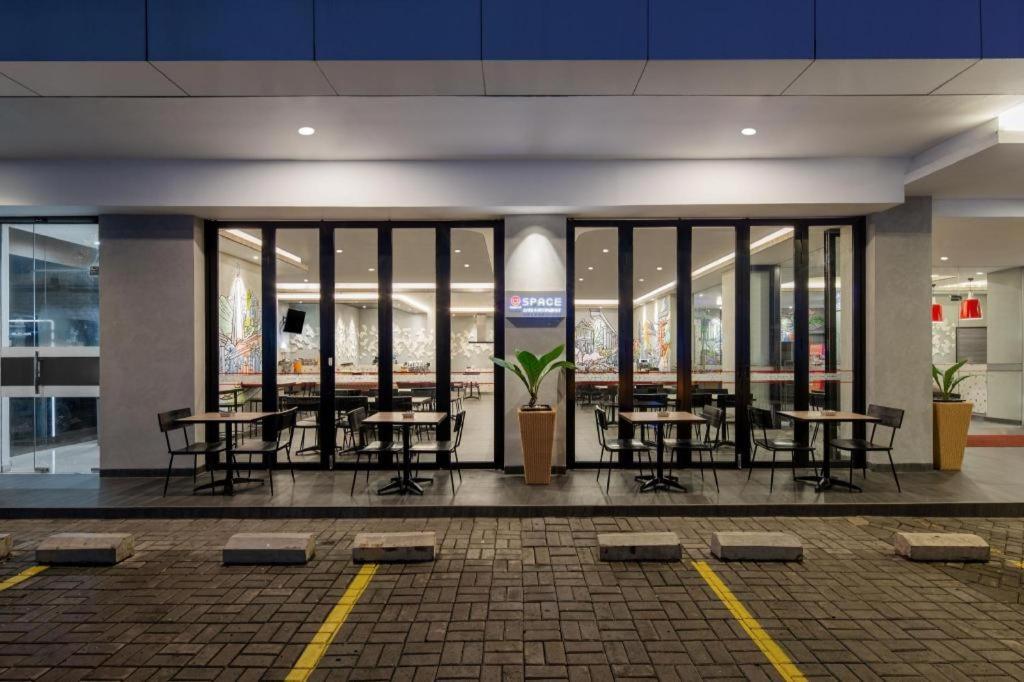 Amaris Hotel Pakuan Bogor Exterior photo