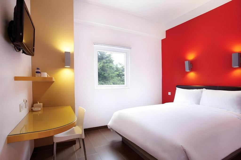 Amaris Hotel Pakuan Bogor Exterior photo