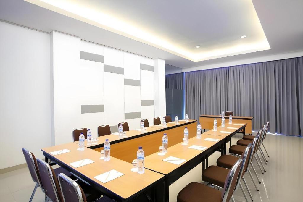 Amaris Hotel Pakuan Bogor Exterior photo