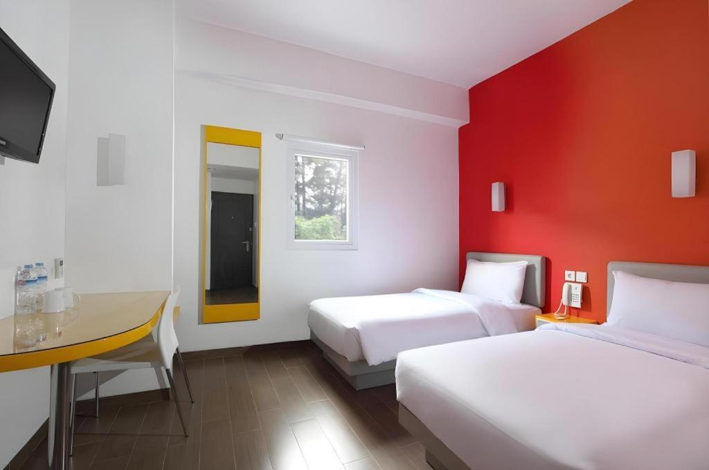 Amaris Hotel Pakuan Bogor Exterior photo