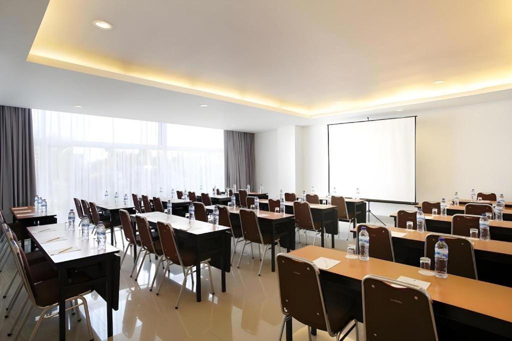 Amaris Hotel Pakuan Bogor Exterior photo